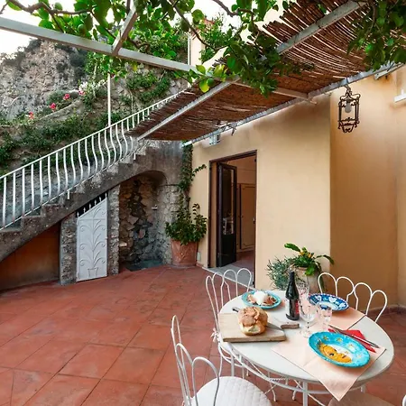 Дом отдыха Casa Claudius Positano - Sea View, Peaceful Outdoor Private Garden *